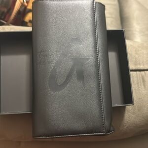Glam-Aholic Lifestyle Travel Wallet with Removable Insert